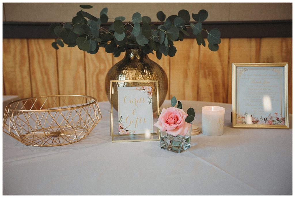 gold and blush pink table decorations