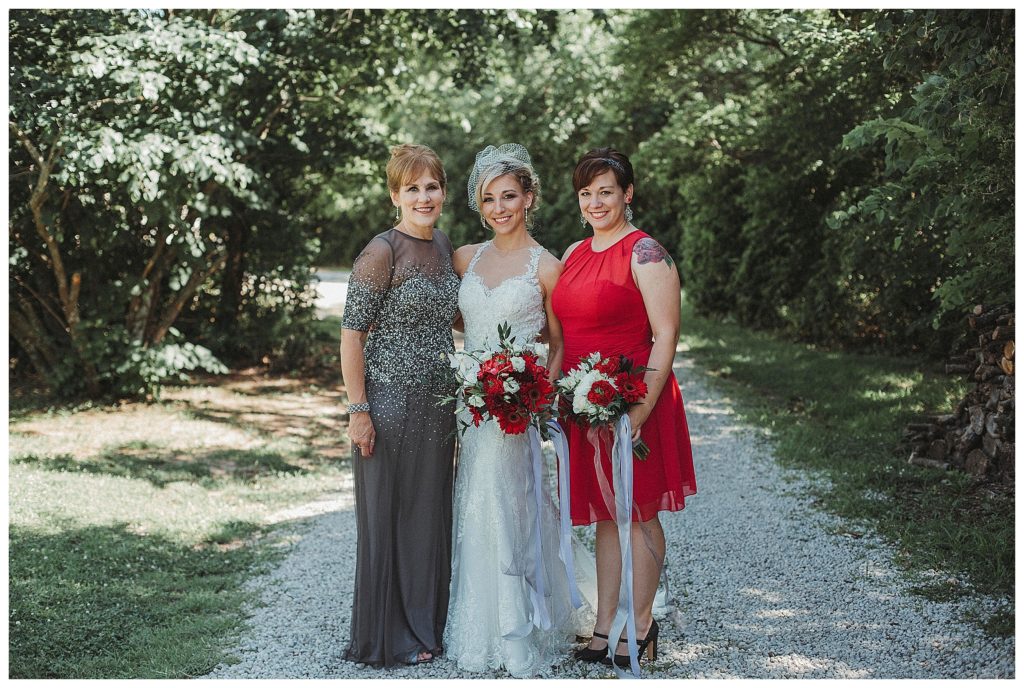 bride with her sister and mother